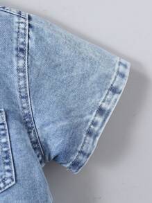 SHEIN Conjunto de chaqueta vaquera de manga corta y pantalones cortos para niños pequeños, de moda para el verano