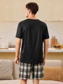 CoupledUp Set de 2 piezas de pijama para hombre con camiseta con estampado de letras y pantalones cortos a cuadros