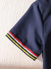 SHEIN Set di camicia a maniche corte con stampa e bordo a contrasto, e pantaloncini in vita elastica con cintura, per ragazzi più grandi