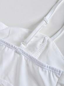 Jouncy Camiseta ajustada de mujer con frente de encaje contrastante y lazo - Blanco - Ver 8