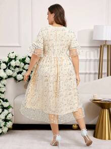SHEIN Clasi Vestido de malla bordado color albaricoque de talla grande para mujeres, elegante para bodas, fiestas, moda y estilo, vestidos de primavera/verano para mujeres, vestidos de verano para mujeres de talla grande, vestidos de talla grande para mujeres, vestidos fluidos, vestidos para fiestas de mujeres, vestido de encaje, vestidos modestos para mujeres, vestido con volantes, vestido de fiesta, vestido elegante, vestido de té, vestidos de verano de talla grande, vestidos de curvas, vestidos para eventos de boda, vestido de malla, vestido para salir