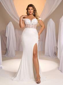 Glamrae Plus Size Elegant Off Shoulder Embroidered Form-Fitting Open Slit Train Wedding Dress, Bride - White - View 1