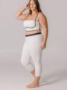 Aralina Leisurewear Curve 细肩带束身衣短款上衣和高腰七分紧身裤健身套装 女款 - 白色 - 查看 1