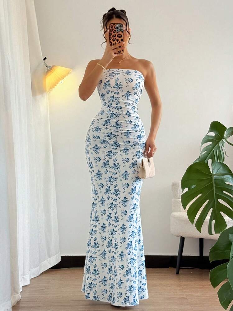 Rafferiza Women's Floral Print Fitted Dress With Sweetheart Neckline - Blue and White - View 3