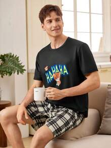 CoupledUp Set de 2 piezas de pijama para hombre con camiseta con estampado de letras y pantalones cortos a cuadros