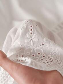 CosyJoli Maglietta estiva casual semplice da donna taglie forti, con ricamo, inserti in pizzo, collo rotondo e maniche corte a campana