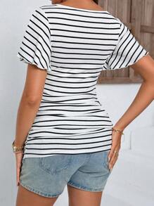 SHEIN Camiseta acanalada ajustada con volantes laterales para maternidad y lactancia, de verano