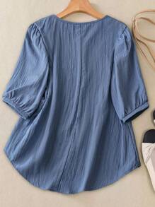 Linhara Camicetta casual con ricamo, scollo tondo, maniche a 3/4 per donne taglie forti