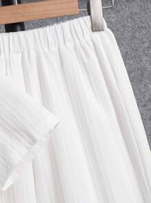 SHEIN Bộ 2 quần áo sơ mi trắng và quần dài vải họa tiết sóng đa năng cho bé trai tuổi mới lớn, thích hợp mặc đi làm, đi học, mặc thường ngày, hoạt động thể thao, mùa xuân/hè - trắng - Xem 6