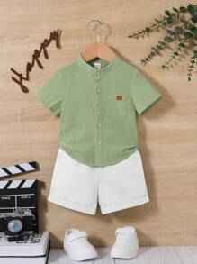 SHEIN Bộ 2 áo sơ mi tay ngắn cổ đứng màu trơn cho bé trai có điểm nhấn là nơ và quần short thường ngày - màu xanh lá - Xem 1
