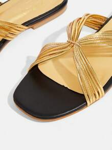 CUCCOO TILAWA 女士金色交叉带圆头平底海滩度假风格凉鞋，夏季 - 金色 - 查看 10