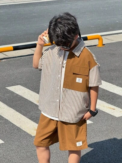 SHEIN 2 件套青少年男孩舒适休闲宽松时尚个性化条纹衬衫和撞色短裤套装，适合日常穿着、运动、郊游、学校、派对、假期、拍照、返校季、春夏季
