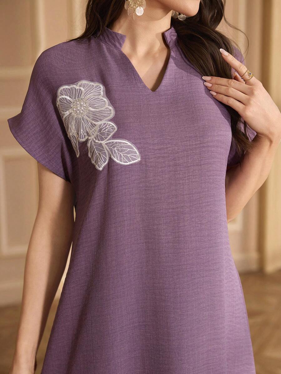 Al Najma 绣花领花朵切肩袖立领优雅连衣裙 - 紫色 - 查看 1