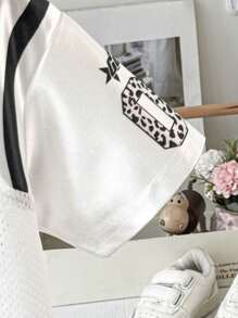 SHEIN Playful Pals 女婴婴儿豹纹数字图案足球球衣 T 恤，休闲运动街头装 - 白色 - 查看 2