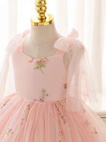SHEIN Glamorique Kids Vestido de dama de honor, fiesta de cumpleaños, boda, festival - Vestido para niñas con tirantes, malla rosa, lazo delantero, bordado de malla, falda abullonada. Perfecto para actuaciones en el escenario, asistir a fiestas o eventos especiales, y tomar fotos artísticas para verse natural y hermoso. Para uso habitual en las cuatro estaciones.