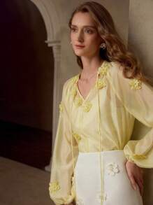 MOTF PREMIUM 花朵贴花系领衬衫 - 黃色 - 查看 4