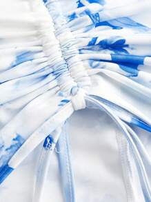 SHEIN Privé 优雅度假裹身 V 领不对称下摆侧抽绳印花迷你紧身吊带连衣裙 - 淺藍色 - 查看 4