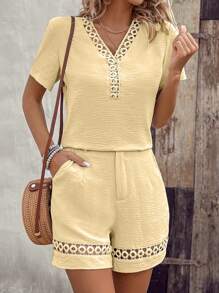 SHEIN LUNE 2 件套女士套装 - 纯色 V 领短袖上衣和短裤，夏季时尚 - 黃色 - 查看 1