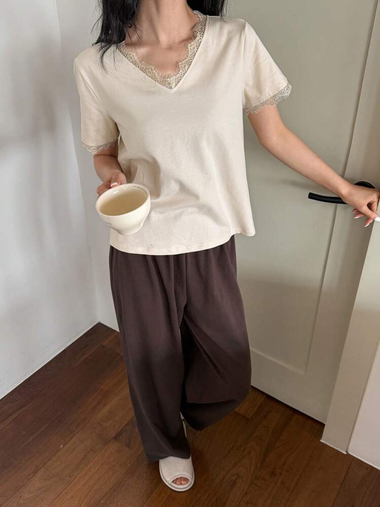 DAZY 2pcs/Set Women's Lace Patchwork V-Neck Contrast Color Pajama Set - Apricot - View 1