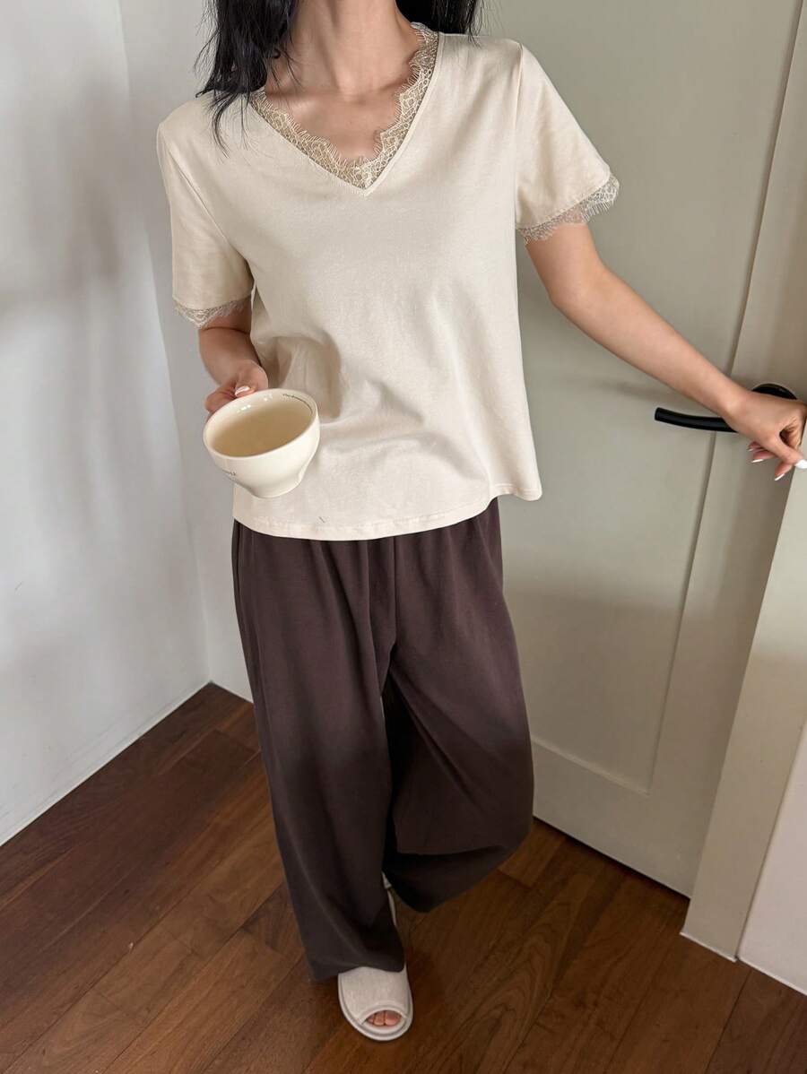 DAZY 2pcs/Set Women's Lace Patchwork V-Neck Contrast Color Pajama Set - Apricot - View 1