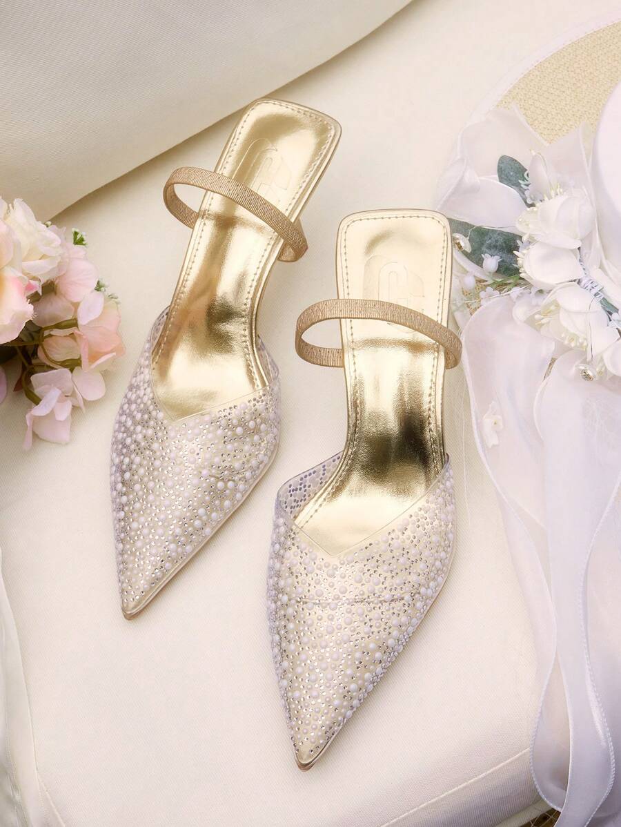 CUCCOO HITCHD 女士珍珠和水钻透明塑料带金色尖头细高跟封闭式鞋头一脚蹬凉鞋，性感优雅 - 金色 - 查看 1