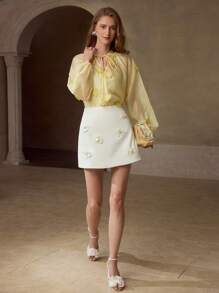 MOTF PREMIUM 花朵贴花系领衬衫 - 黃色 - 查看 6