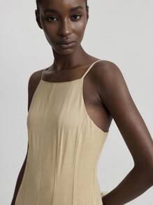 Ontre 2025 新款开叉设计女式卡其色细肩带条纹 A 字形连衣裙，休闲假日风格春夏 - 卡其色 - 查看 5