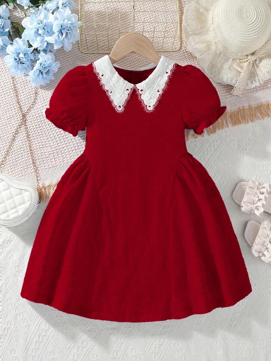 SHEIN Elladie kids Đầm ngắn tay phồng màu xanh nhạt tươi mát cho bé gái, phối cùng cổ áo ren trắng. Chiếc đầm mềm mại và thoải mái, hoàn hảo cho những ngày hè nóng bức. Màu xanh nhạt cổ điển giúp bạn trông tươi tắn và rạng rỡ, trong khi tay áo ngắn phồng tạo thêm nét tinh nghịch và dễ thương. Cổ áo ren trắng thanh lịch. Dù là để thư giãn ở nhà, tụ tập bạn bè hay tham dự một bữa tiệc mùa hè, đây đều là một lựa chọn lý tưởng. - Đỏ - Xem 1