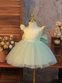 SHEIN Glamorique Kids Váy dự tiệc cưới Pageboy Flower Girl Dance Dress, Váy công chúa cho bé gái, Tay áo nhỏ bằng vải satin màu xanh lá cây làm cho nó dễ thương và vui tươi hơn. Viền váy đầy lưới ngọc trai màu trắng, và mặt sau của chiếc nơ lớn bằng vải satin có thể tháo rời hình chữ V may mắn phù hợp cho sinh nhật, khiêu vũ, đám cưới, lễ hội, những dịp trang trọng, biểu diễn piano trên sân khấu, người dẫn chương trình, tiệc tùng hoặc những dịp đặc biệt. Trang phục hàng ngày - màu xanh lá - Xem 2