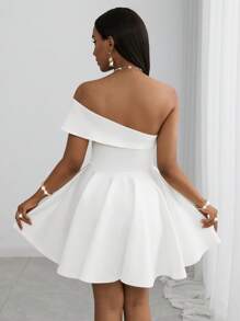 Slaydiva New Spring/Summer 2025 White Off-Shoulder Mini Dress - Elegant Holiday Fitted Mini Dress Suitable For Wedding, Music Festival, Party, Club, Dinner - White - View 2
