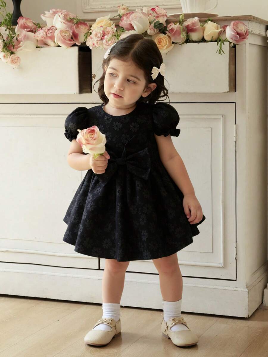 圆领短袖提花蝴蝶结收腰女童连衣裙。新款礼服上市，舒适时尚优雅甜美可爱清新。 - 黑色 - 查看 1