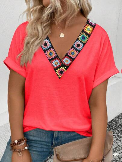 SHEIN Women's Vintage Floral Print Short Sleeve V-Neck Flared Sleeve Casual Fashion Plus Size T-Shirt