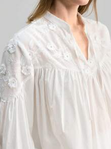 Ontre 女式领褶衬衫，波西米亚风格纹理褶皱长袖衬衫，舒适休闲拼布花卉印花衬衫，适合日常穿着、海滩、度假、波西米亚风、夏季 - 白色 - 查看 4