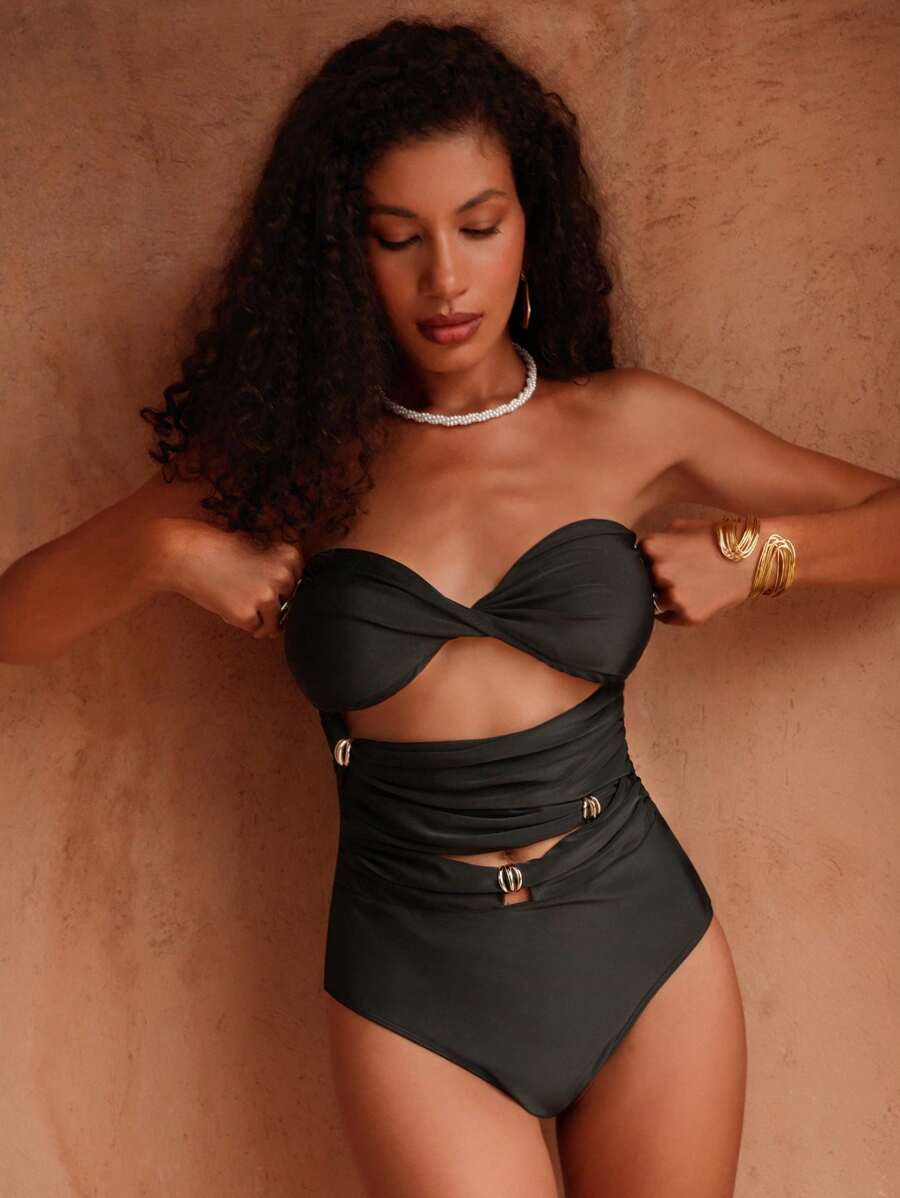 SHEIN Swim Traje de baño de una pieza elegante para mujer con diseño de estilo de dos maneras, unicolor sin tirantes con tirante desmontable + top tubo, decoración de metal con laser cut, para el verano y la playa - Negro - Ver 1
