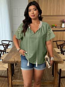 SHEIN Holidaya Plus Size Women Random Floral Print V-Neck Tie Front Tassel Decor Casual Blouse - Army Green - View 5
