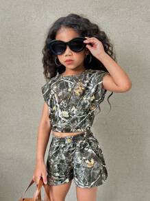 SHEIN 2pcs Young Girl Ditsy Floral Knit Crew Neck Fitted Top And Shorts Set, Mommy & Me - Army Green - View 6