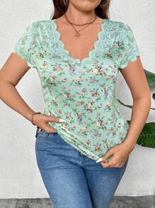 SHEIN Clasi 加大码优雅花卉印花撞色蕾丝花卉印花 T 恤，返校 T 恤，教师风格 - 綠色 - 查看 1