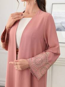 Al Najma 女士淡粉色长袍：优雅的梭织面料，长袖，精致的刺绣细节，打造端庄风格 - 藕粉色 - 查看 3