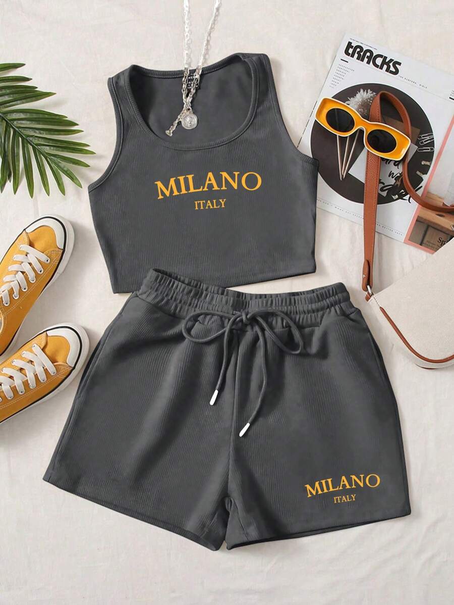 SHEIN EZwear Bộ đồ vest bó sát và quần short rút dây họa tiết chữ Milano 2 món dành cho nữ, phù hợp cho mùa hè - Màu xám đen - Xem 1