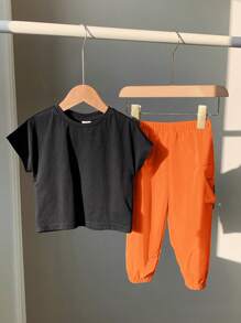 SHEIN 2 件套男婴字母图案针织柔软圆领落肩短袖上衣和休闲裤套装，适合春夏季室内外穿着 - 彩色 - 查看 2