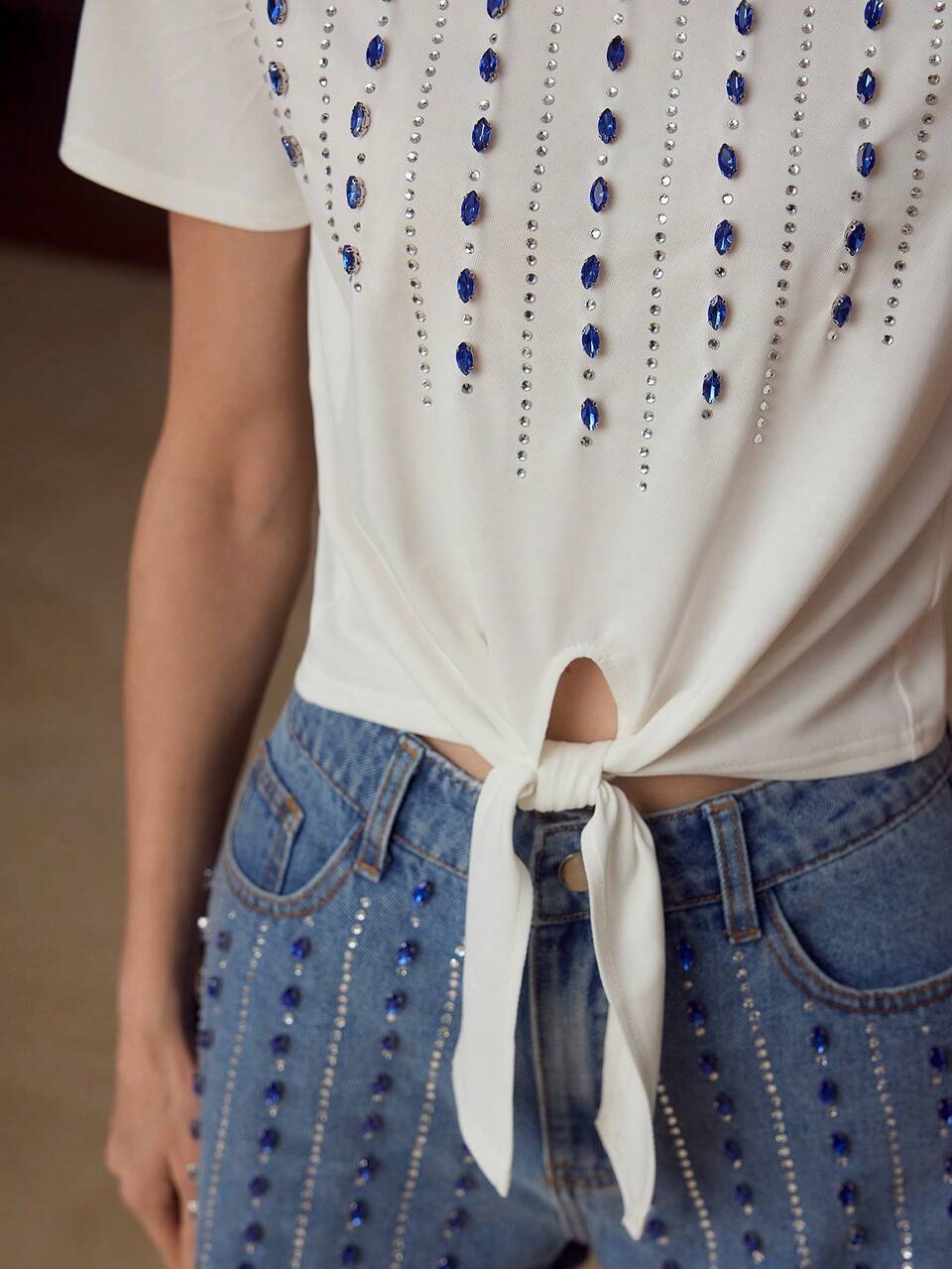 RHINESTONE KNOT HEM T-SHIRT