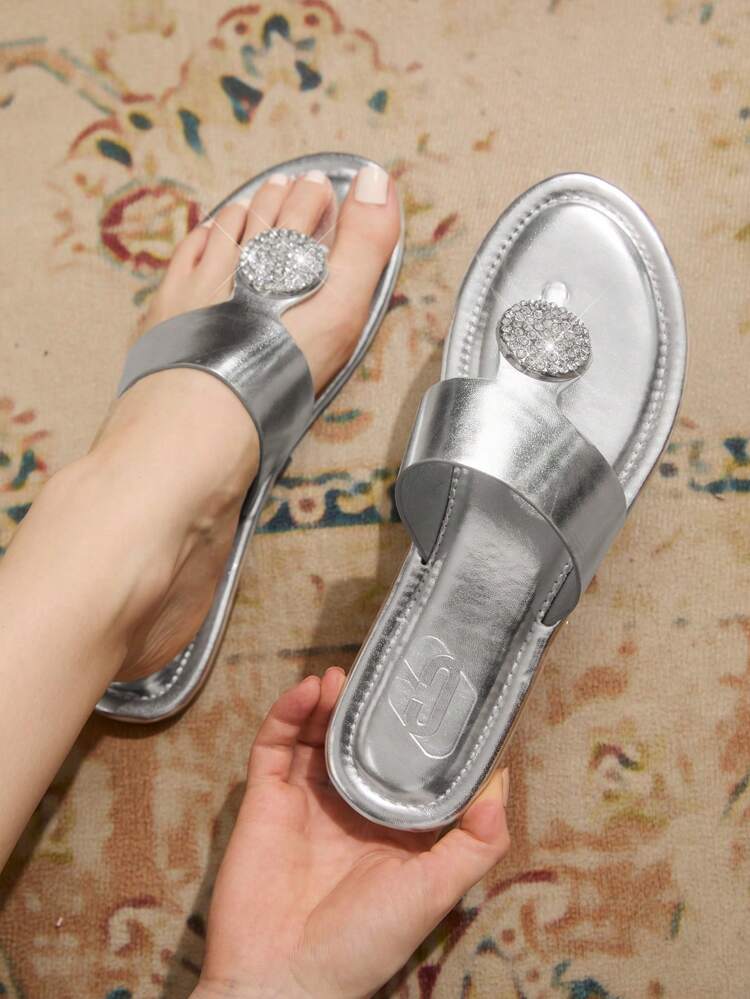 CUCCOO TILAWA Women's Silver Rhinestone Round Ornamental Flat Sandals, Elegant Soft Comfortable Slip-On Beach Casual Holiday Party Slippers
