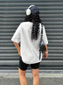 SHEIN Set due pezzi per ragazze adolescenti, bianco e nero, casual e versatile, per primavera ed estate, maglia tinta unita con contrasto di colore, scollo a V, Maglietta casual minimalista vintage con grafica in inglese americano e pantaloncini da ciclismo, adatti per il ritorno a scuola, oversize