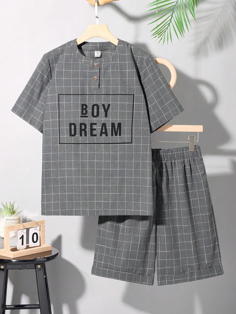 SHEIN 2 Stücke/Set Teenager Jungen Lässiges kariertes Halb-Reißverschluss Kurzarm T-Shirt und Shorts Set, geeignet für Frühling & Sommer - Grau - Übersicht 1