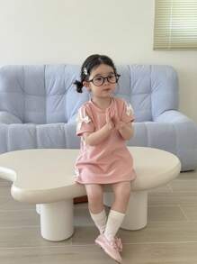 Genkimix Kids 女婴休闲日常甜美肩部缝线蝴蝶结设计针织连衣裙，春夏女婴服装，女婴连衣裙，S码女婴连衣裙，女婴休闲连衣裙 - 粉色 - 查看 4