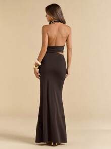 SHEIN BAE Conjunto de vestido de punto ajustado con decoración metálica y bajo con forma de cola de sirena en color café