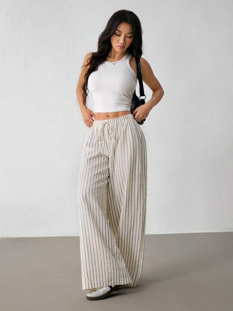 SHEIN PETITE Calça Casual Solta Feminina de Perna Larga Listrada - Bege - Visão 5