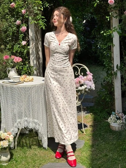 SHEIN Leap Crew 少女休闲简约 V 领碎花腰部收腰连衣裙