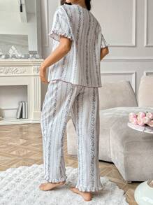 Moonlight & Mama Gestickter Ditsy Blumen Patchwork V-Ausschnitt Volant besetzter Kurzarm Umstandspyjama Set