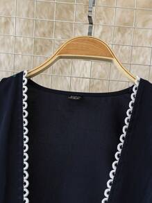 Al Najma 女士几何图案长袖宽松阿拉伯长袍夹克 - 藏蓝色 - 查看 3